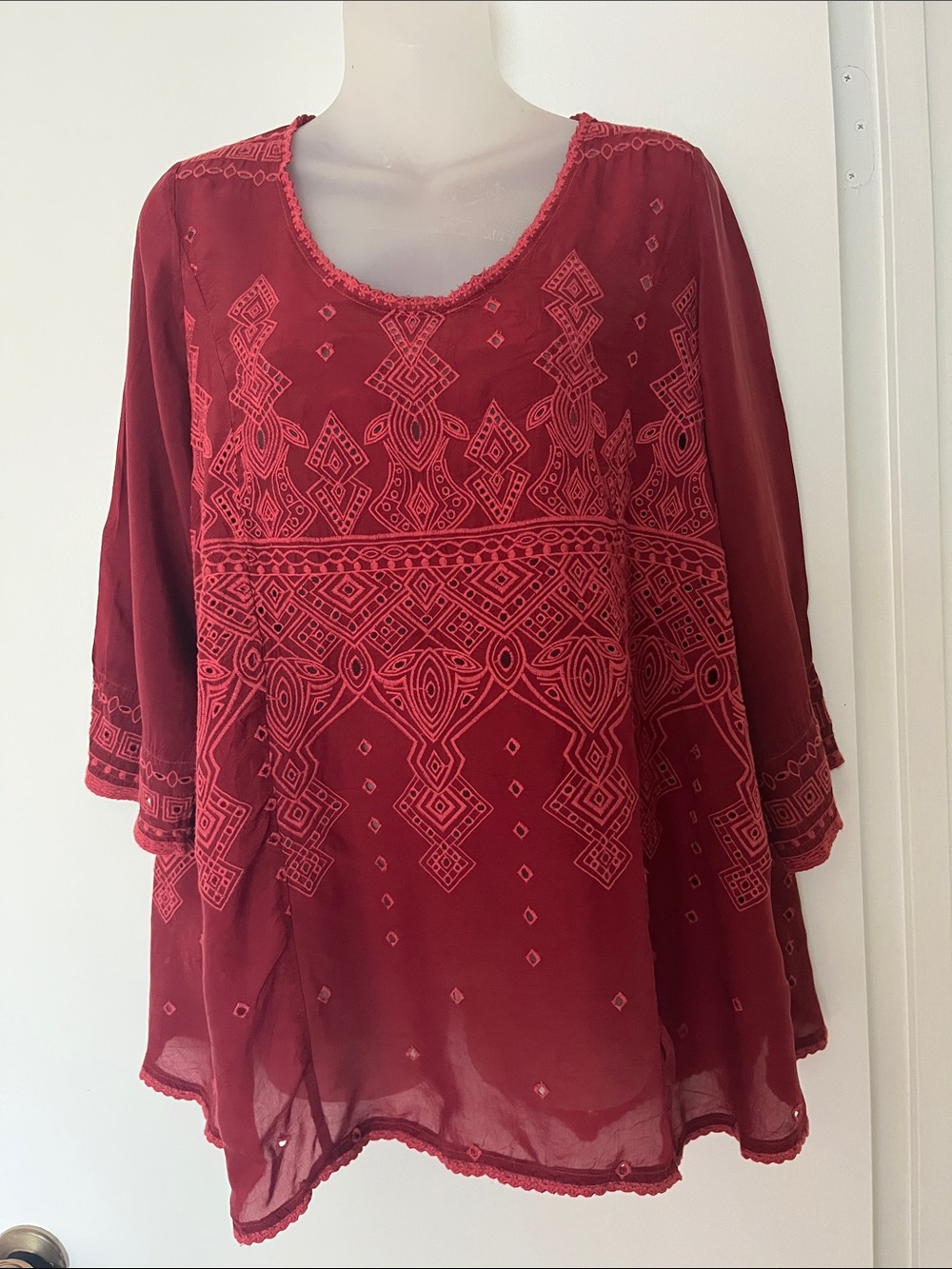 Johnny Was Women's Embroidered Red Boho Blouse tunic V-Neck scalloped Medium